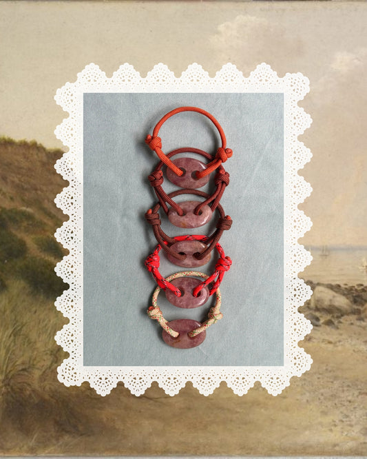 Paracord Bracelet with Strawberry Quartz Mariner Link